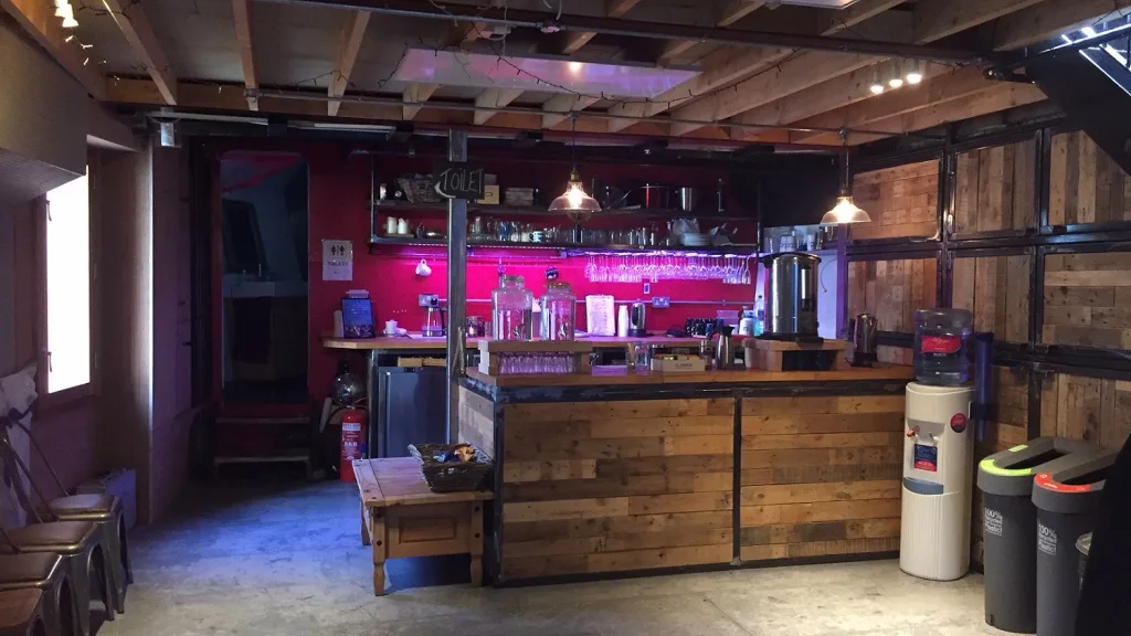 Floating harbour bar kitchen