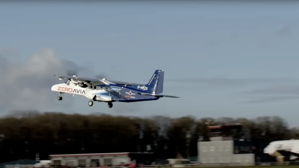 ZeroAvia aircraft taking off on its first hydrogen powered test flight