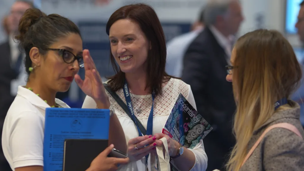 Magazine day 2 00000813 still005 w1920