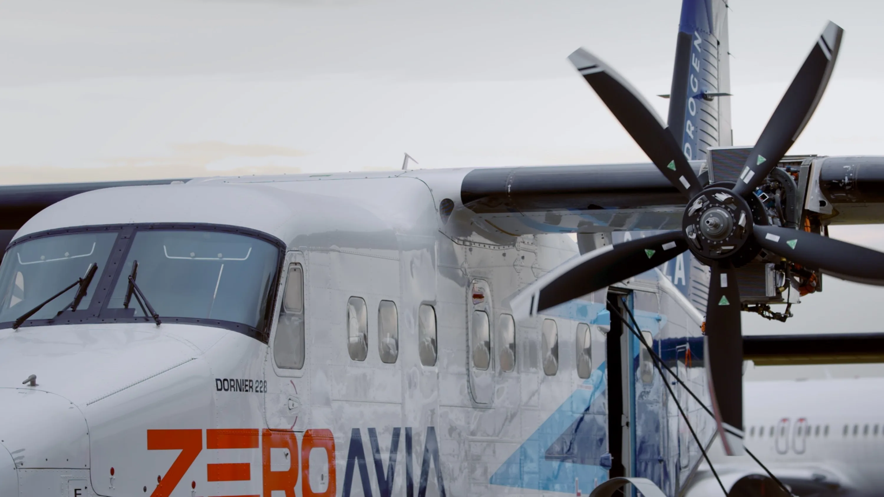 EI MASTER TEXTLESS COMPILATION 00 09 00 15 Still001 2